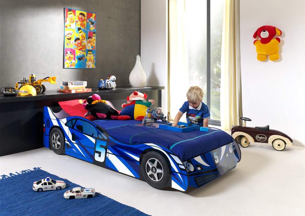 Kid race car shop bed